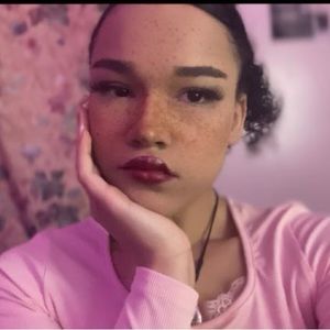 Meet your Posher, Makya